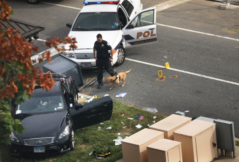 Illustration for article titled Video Clearly Shows Woman In D.C. Running From Capitol Police